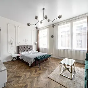 https://lux-apartments-in-lviv.hotelslviv.net